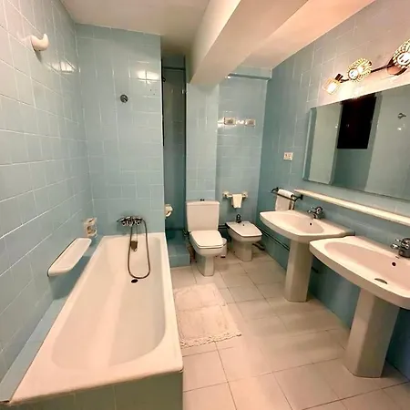 With Spectacular Views Apartment *